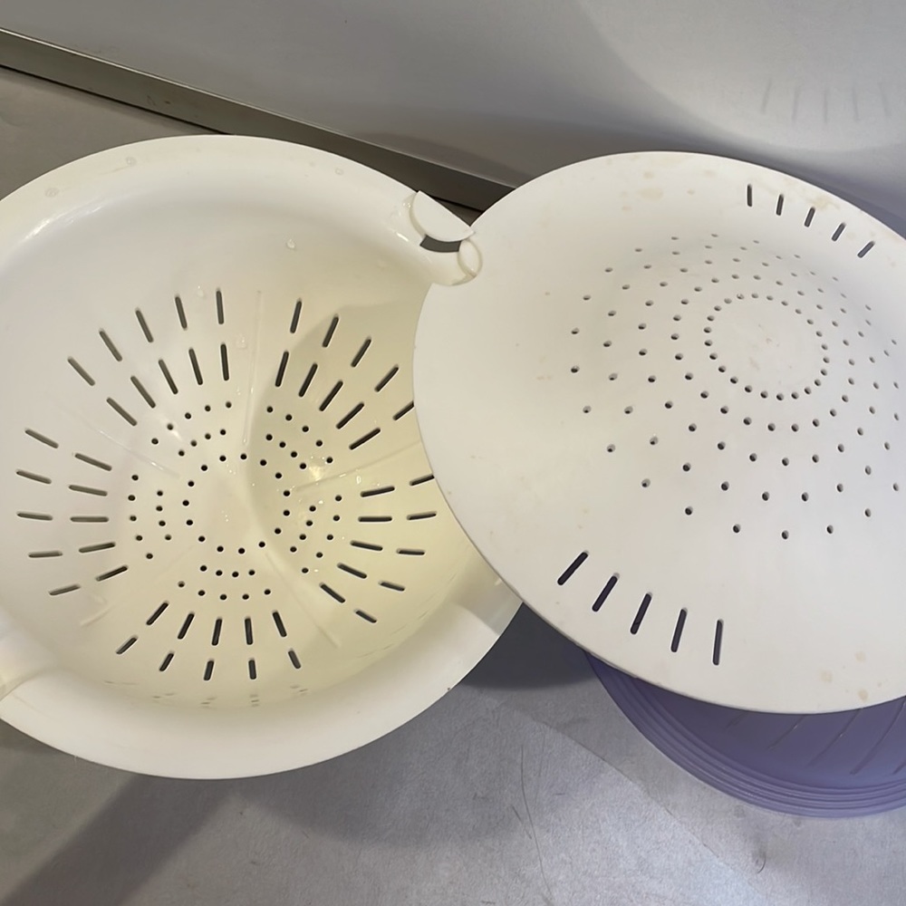 Tupperware colanders (2) - Picture 7 of 7